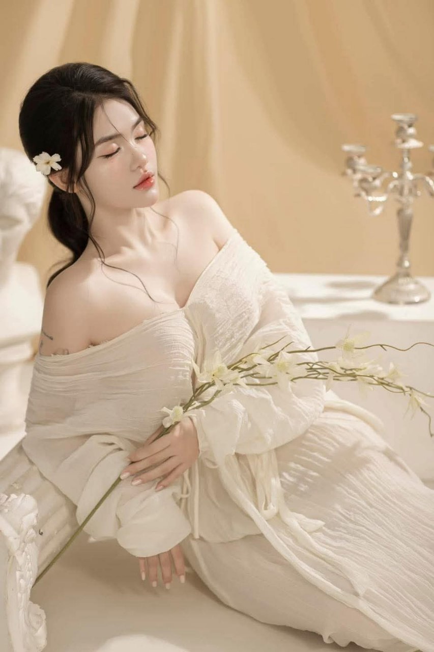 Bắn tinh vào cô bé em ghệ ngây thơ vú bự